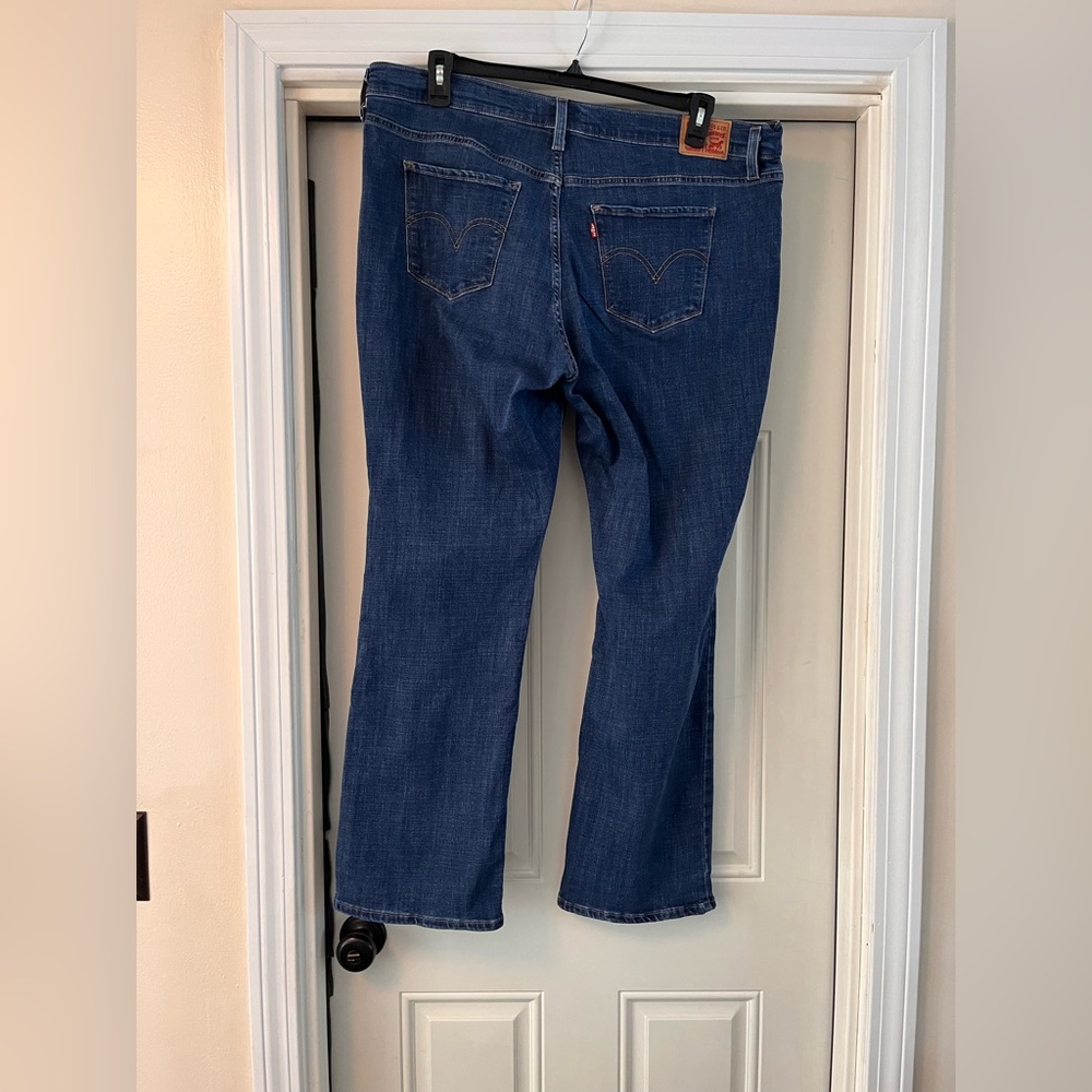 Levi’s Classic Bootcut in medium blue wash! Size 18W! Great condition! - Picture 6 of 12